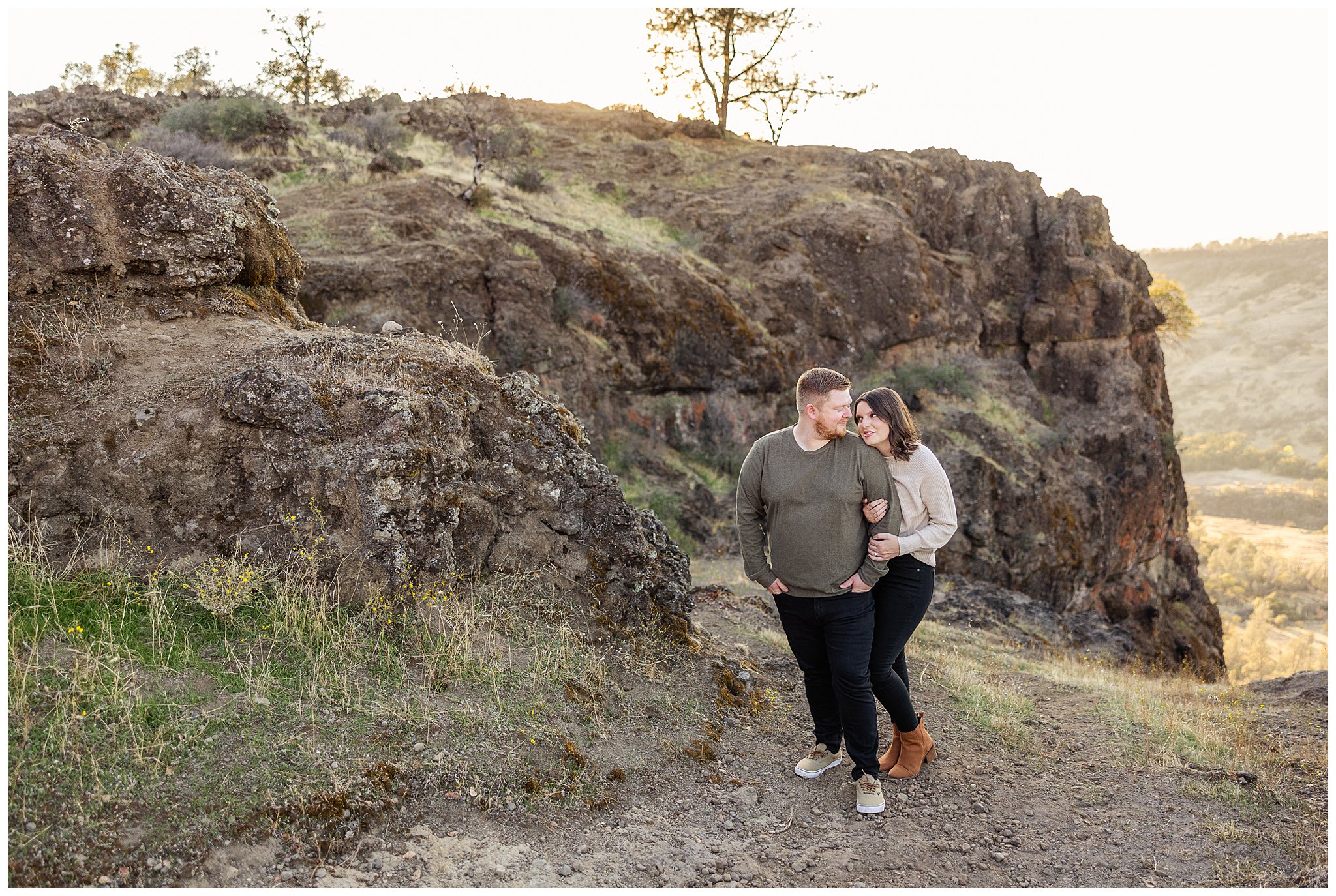 Peregrine Point Disc Golf Course Engagement Session Fall October Floral Bouquet Champagne Fall Green Orange Rust,